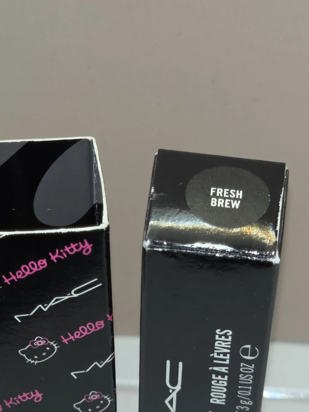 LIMITED EDITION MAC × HELLO KITTY LIPSTICK- 